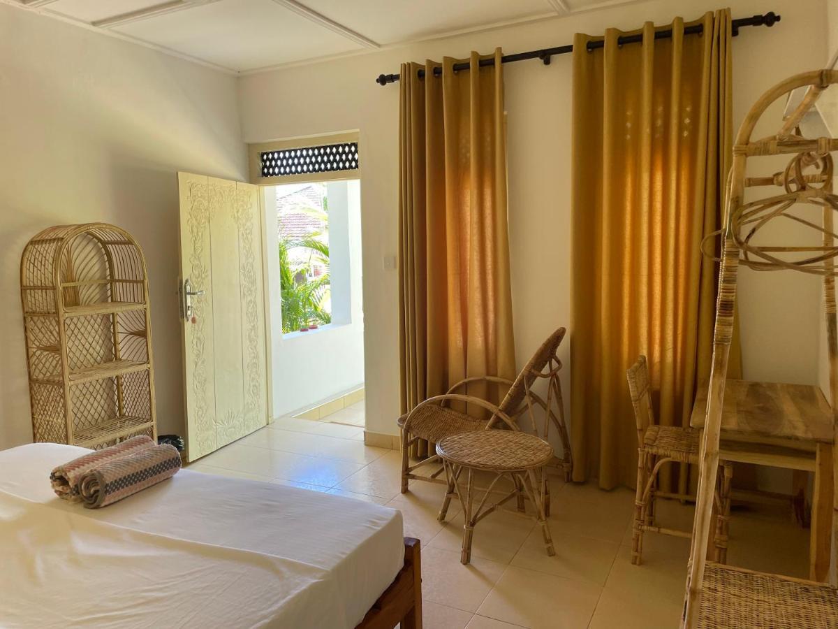 Banana Surf House Hotel Arugam Bay Exterior photo