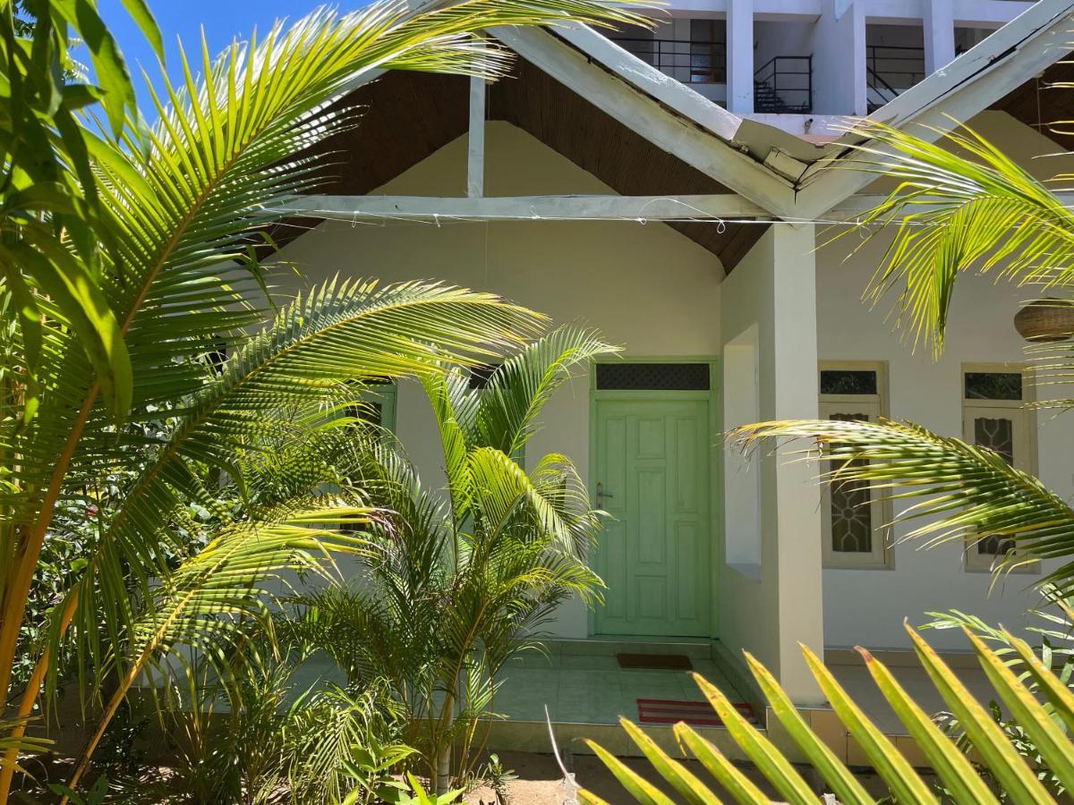Banana Surf House Hotel Arugam Bay Exterior photo
